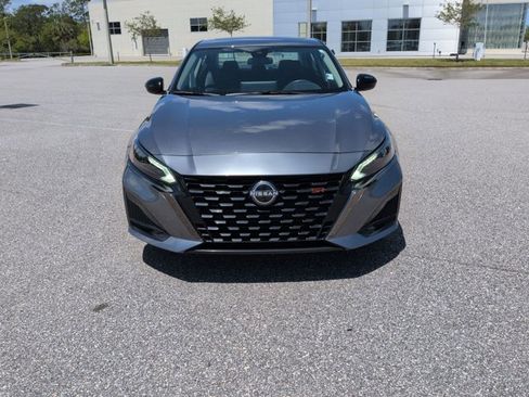 Used 2023 Nissan Altima 2.5 SR w/ SR Premium Package image 9