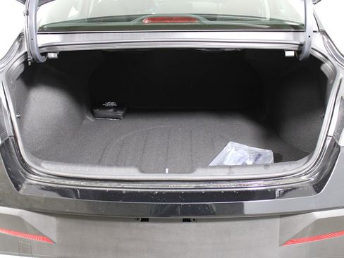 Used 2025 Hyundai Elantra Blue image 33