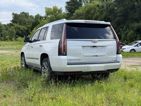 Used 2019 Cadillac Escalade Premium Luxury AWD/4WD image 2