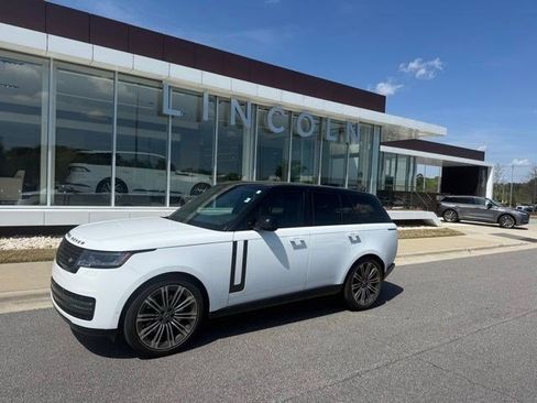 Used 2025 Land Rover Range Rover SE image 1