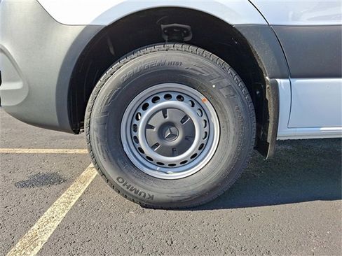 Used 2025 Mercedes-Benz Sprinter 2500 image 9