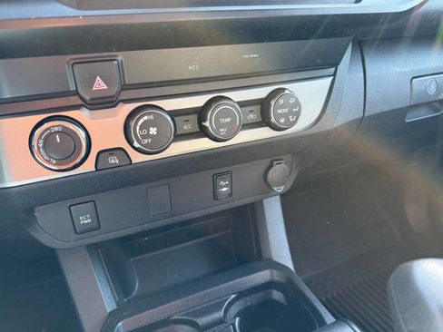 Used 2019 Toyota Tacoma SR AWD/4WD image 12