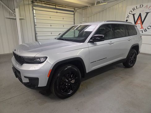 Used 2024 Jeep Grand Cherokee L Laredo AWD/4WD image 2