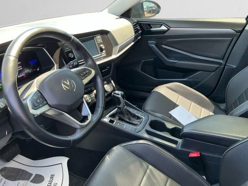 Used 2023 Volkswagen Jetta SE FWD image 9