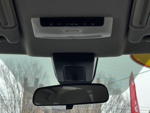 Used 2023 Nissan Kicks SR image 25