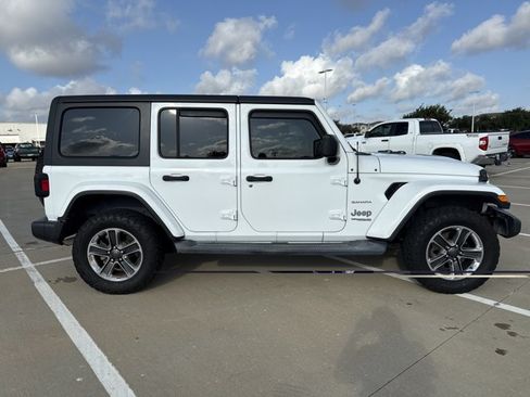 Used 2019 Jeep Wrangler Unlimited Sahara AWD/4WD image 3