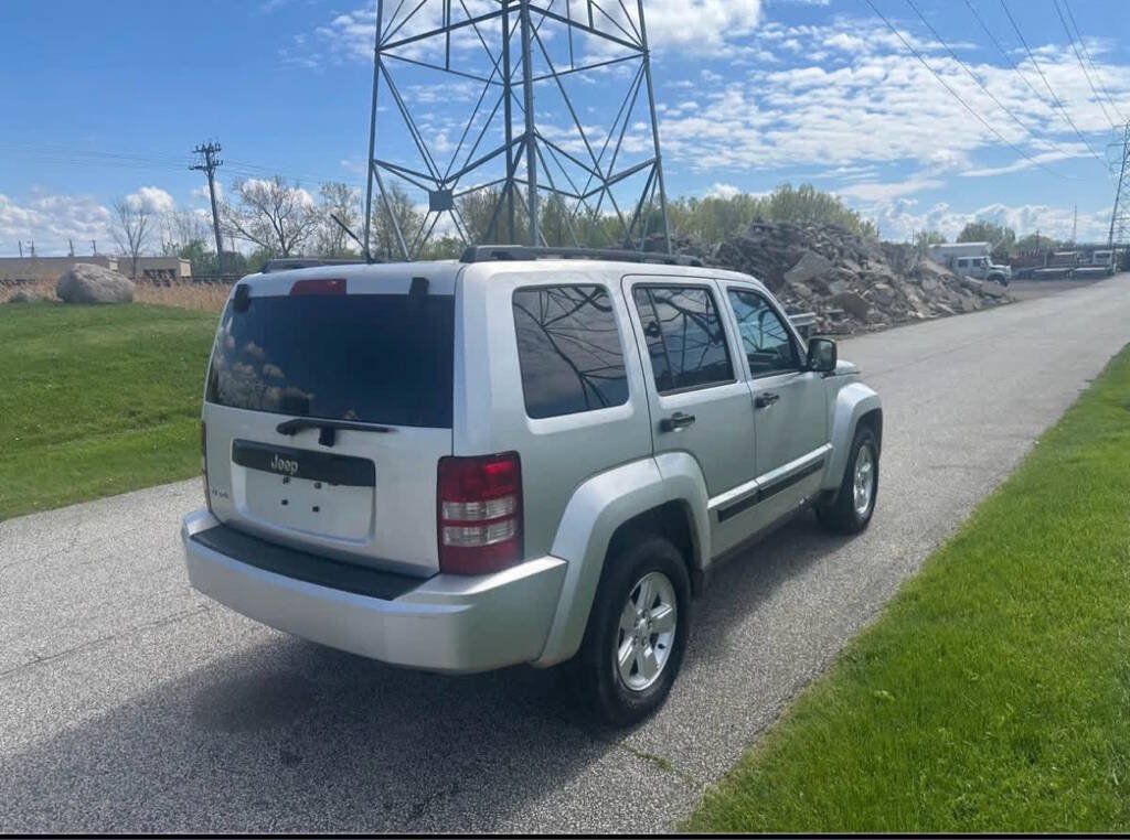 Used 2010 Jeep Liberty Sport w/ Popular Equipment Group AWD/4WD image 7