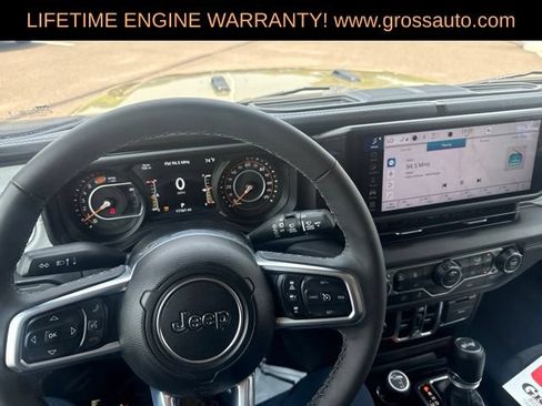 Used 2026 Jeep Wrangler Unlimited Sahara AWD/4WD image 4
