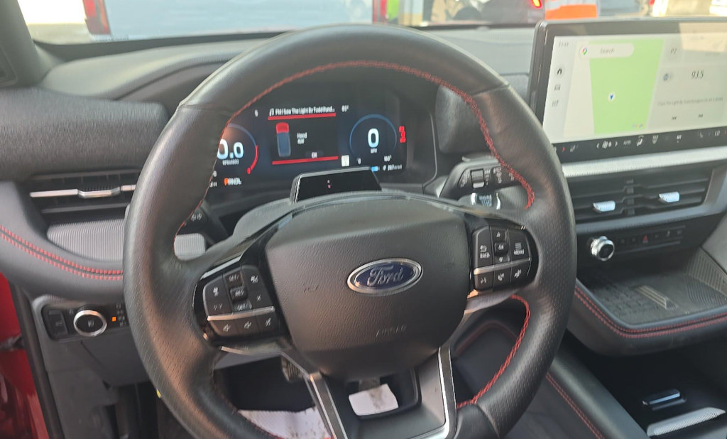 Used 2025 Ford Explorer ST-Line w/ ST-Line Street Pack AWD/4WD image 5
