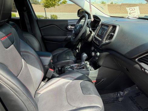 Used 2022 Jeep Cherokee Trailhawk w/ Sound & Nav Group AWD/4WD image 32