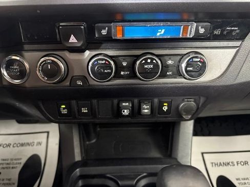 Used 2018 Toyota Tacoma TRD Sport AWD/4WD image 15