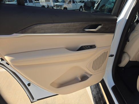 Certified 2025 Jeep Grand Cherokee L Limited RWD image 14