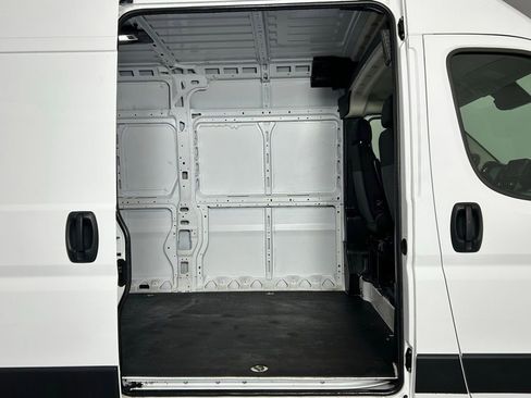 Used 2025 RAM ProMaster 2500 w/ Convenience Group FWD image 11