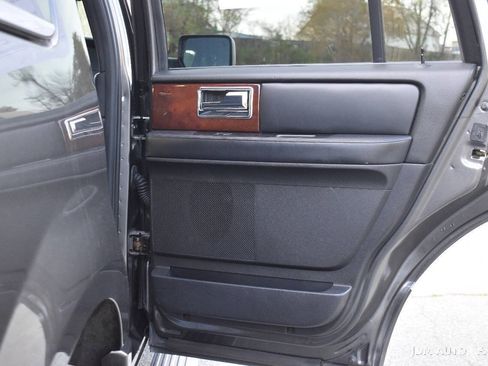 Used 2017 Lincoln Navigator Select AWD/4WD image 11