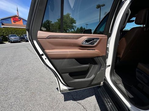 Used 2021 Chevrolet Tahoe High Country w/ Premium Package AWD/4WD image 29