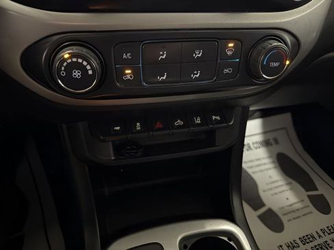 Used 2022 Chevrolet Colorado LT w/ Safety Package image 21
