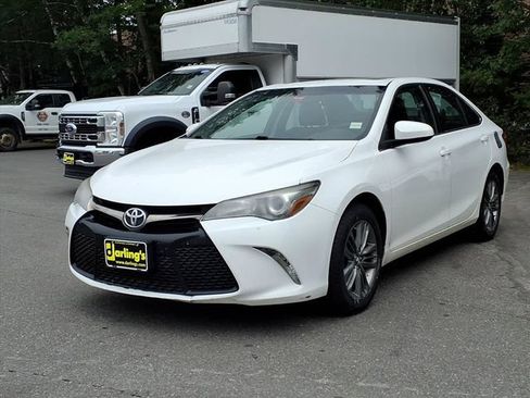 Used 2017 Toyota Camry SE w/ Moonroof Package FWD image 1
