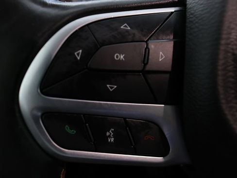 Used 2019 Chrysler Pacifica Touring-L Plus FWD image 23