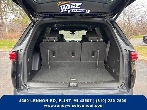 Used 2023 Chevrolet Traverse LT w/ LT Premium Package image 22