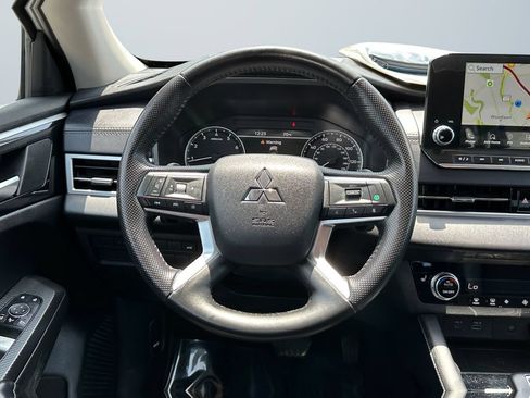 Used 2024 Mitsubishi Outlander SE FWD image 12