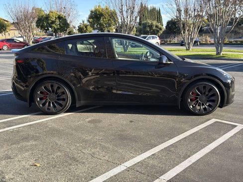 Used 2021 Tesla Model Y Performance image 3