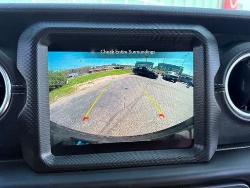 Used 2023 Jeep Wrangler Unlimited Sahara w/ Cold Weather Group AWD/4WD image 17
