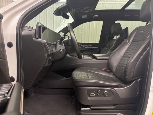 Used 2021 Cadillac Escalade ESV Sport Platinum image 13