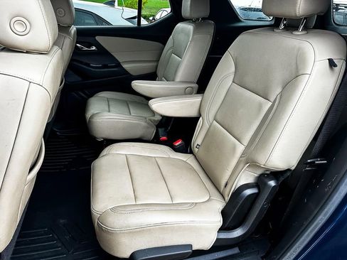 Used 2022 Chevrolet Traverse LT w/ LT Premium Package image 23