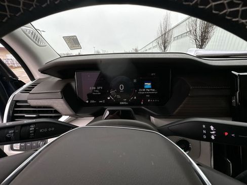 Used 2024 GMC Acadia Denali w/ Super Cruise Package image 12