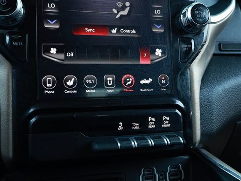 Used 2019 RAM 1500 Laramie AWD/4WD image 18