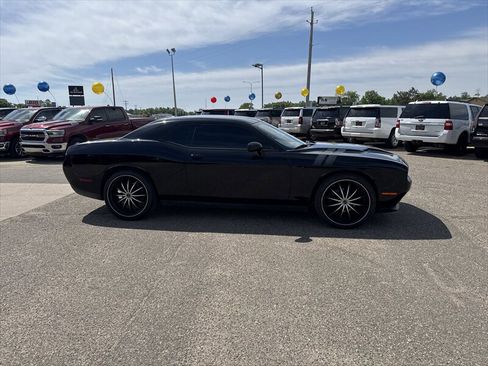 Used 2015 Dodge Challenger SXT RWD image 6