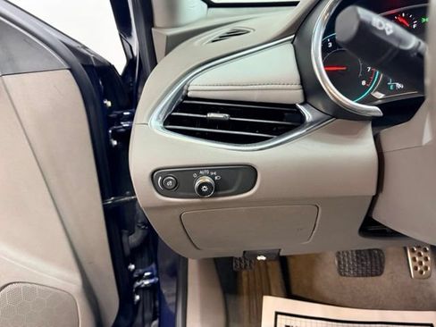 Used 2017 Chevrolet Malibu LT w/ Leather Package FWD image 21