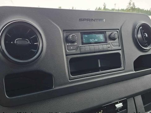 Used 2025 Mercedes-Benz Sprinter 2500 image 33