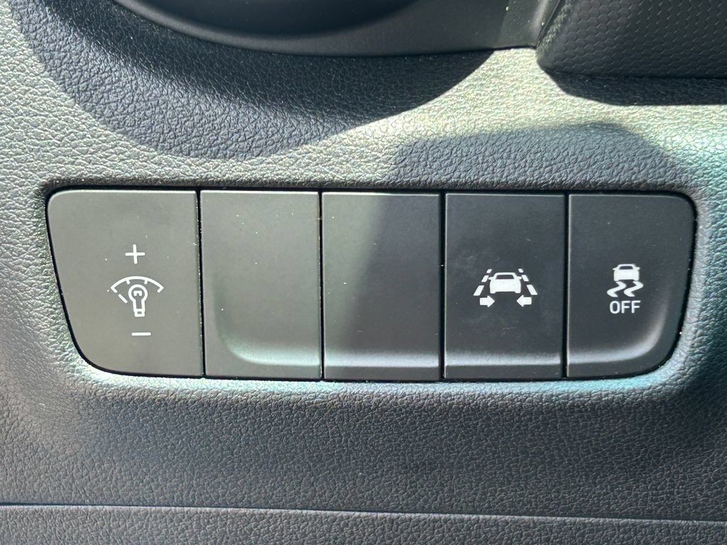 Used 2019 Hyundai Kona SE FWD image 22