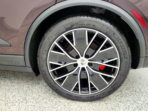 Used 2025 Porsche Macan 4S Electric image 9