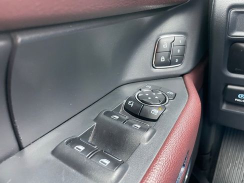 Used 2024 Ford Expedition Limited image 29