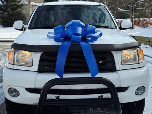 Used 2004 Toyota Tundra Limited w/ Towing Pkg image 2