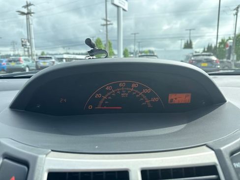 Used 2010 Toyota Yaris 4-Door Hatchback FWD image 20