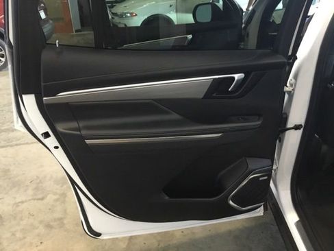 Used 2025 Buick Enclave Preferred image 23