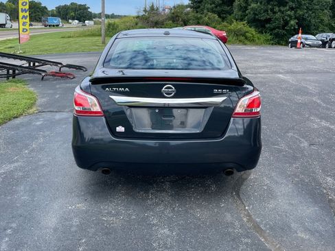 Used 2013 Nissan Altima 3.5 SL w/ Technology Pkg FWD image 4