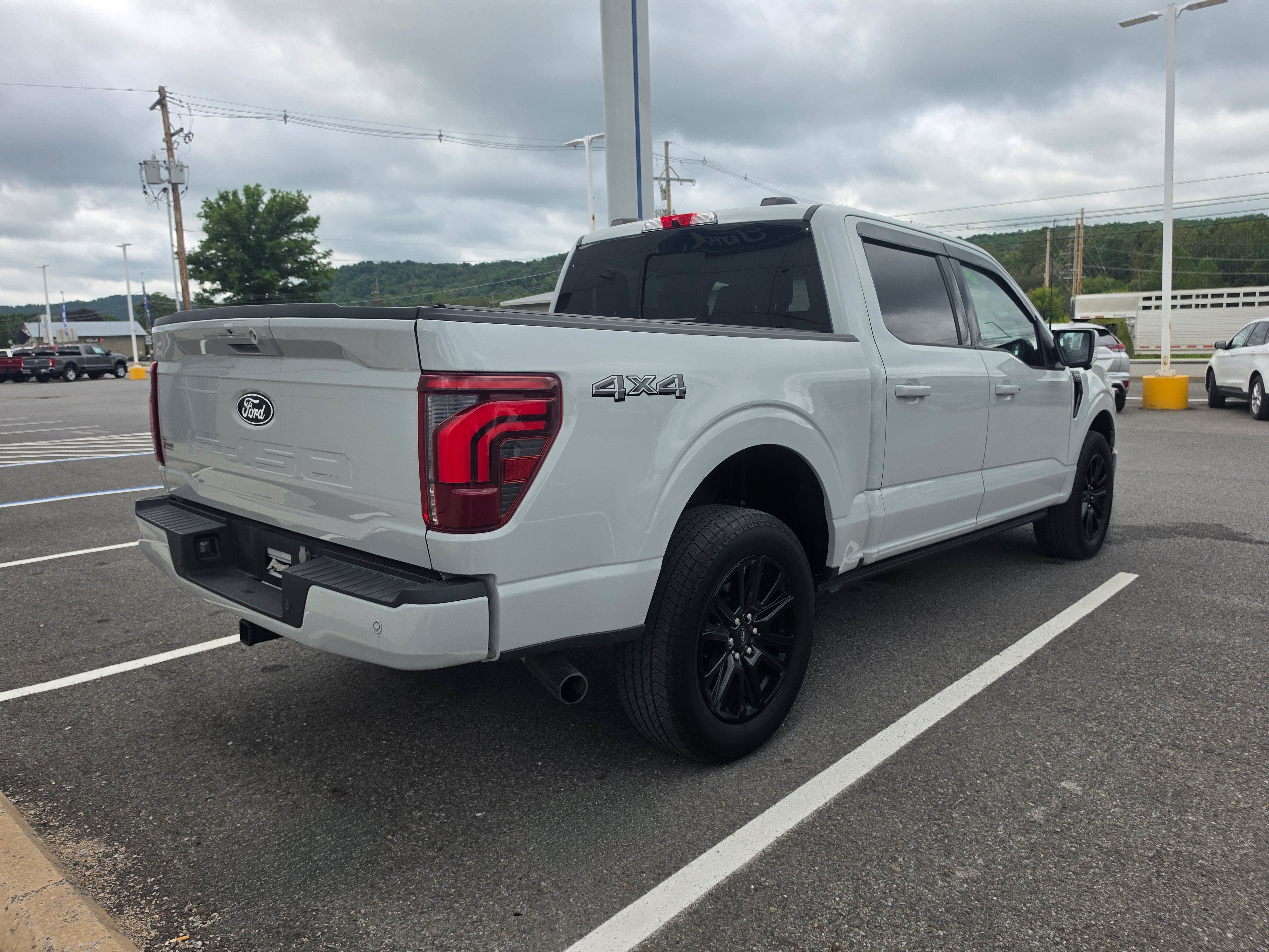 Used 2024 Ford F150 Platinum AWD/4WD image 3