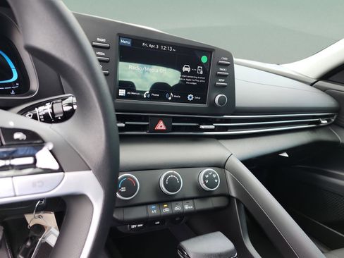 New 2026 Hyundai Elantra SE FWD image 11
