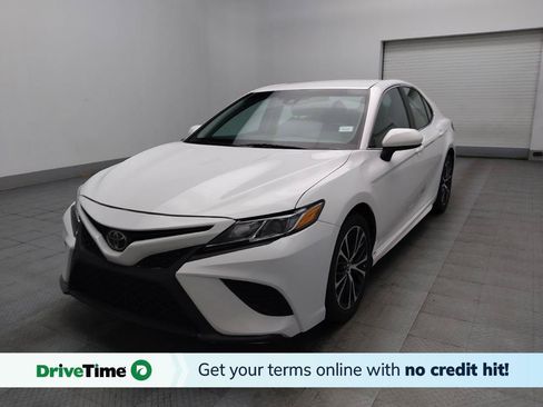 Used 2018 Toyota Camry SE FWD image 1