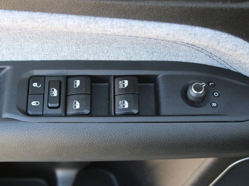 Used 2024 Jeep Compass Latitude image 10