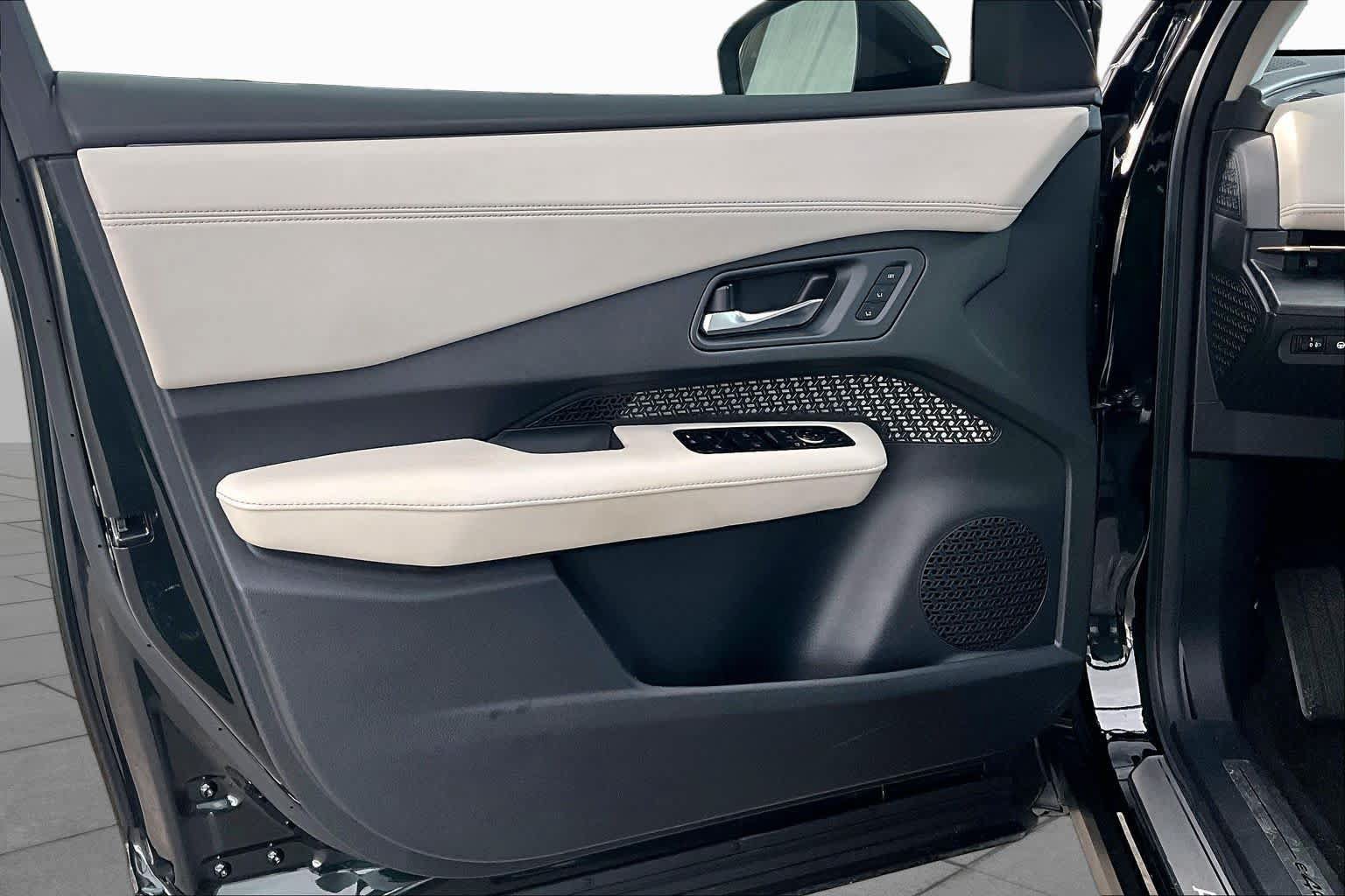 Certified 2023 Nissan Ariya AWD image 21