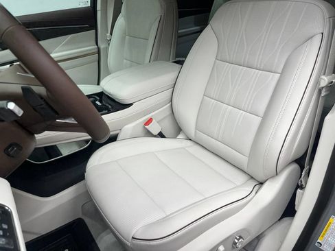 New 2026 Buick Enclave Avenir w/ Super Cruise Package AWD/4WD image 9