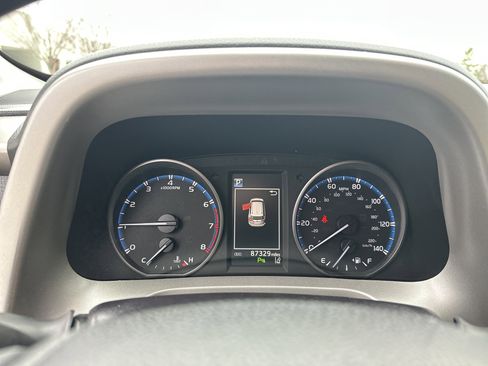 Used 2018 Toyota RAV4 XLE image 21