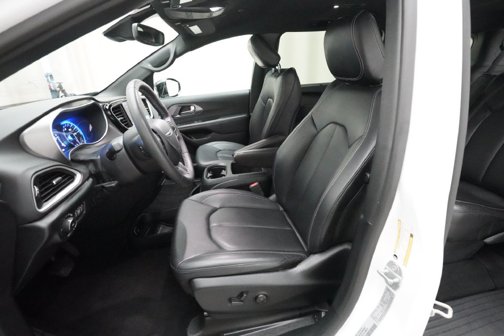 Used 2025 Chrysler Pacifica Select FWD image 7