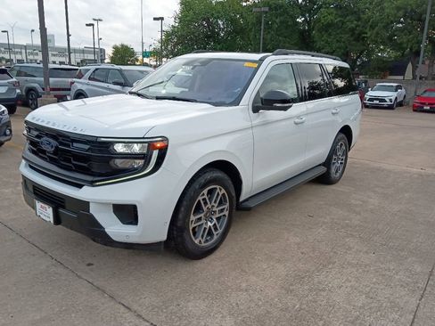 Used 2025 Ford Expedition Active AWD/4WD image 1