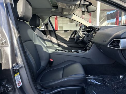 Used 2017 Jaguar XE Premium image 26